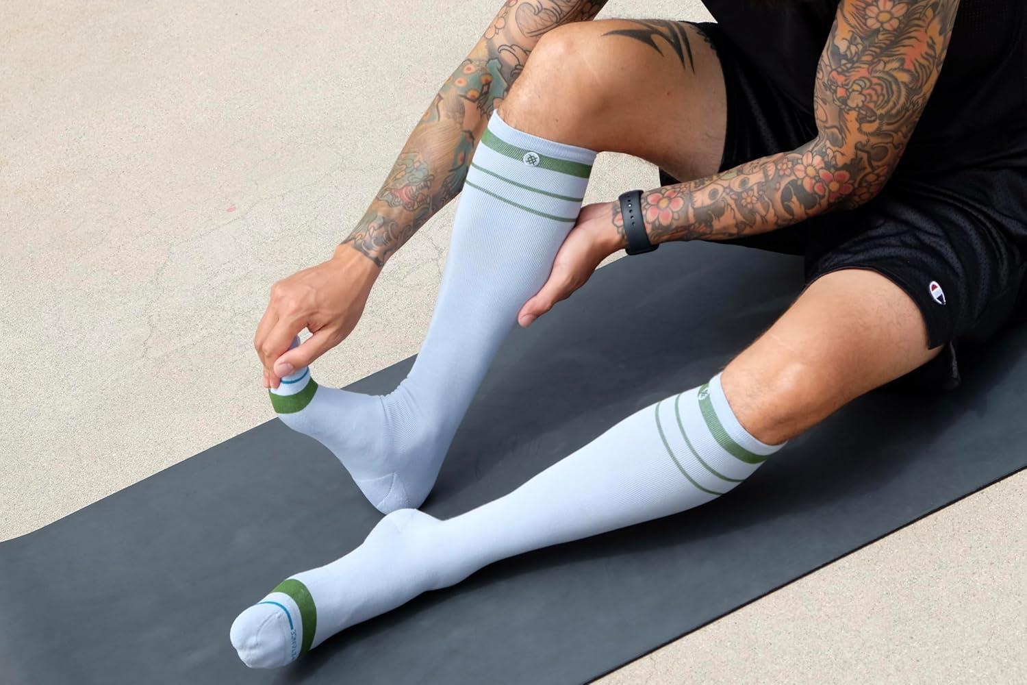 imageStance Compression OTC Socks for Men amp Women Over the Calf Mid Grade 1520mmHg CompressionBlack